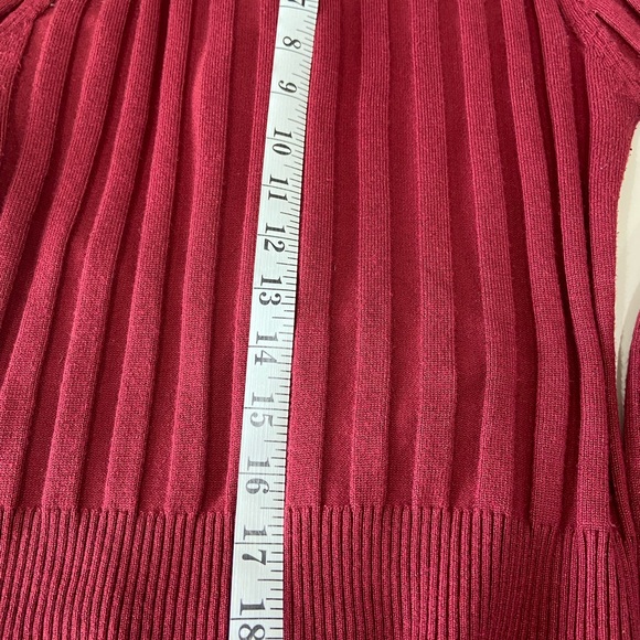 2- way zippered cropped sweater - Picture 8 of 9